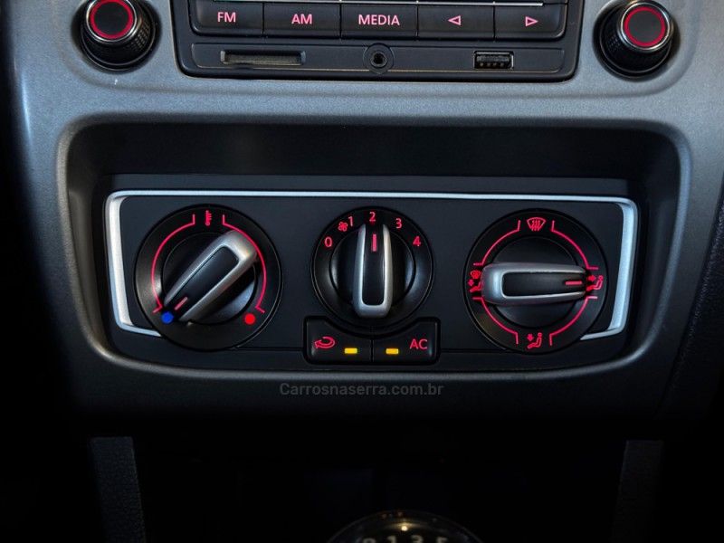 VOLKSWAGEN SPACEFOX 1.6 MI COMFORTLINE 8V 2014/2015 GRIFFCAR MULTIMARCAS DOIS IRMÃOS / Carros no Vale