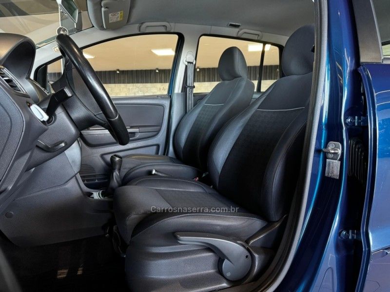 VOLKSWAGEN SPACEFOX 1.6 MI COMFORTLINE 8V 2014/2015 GRIFFCAR MULTIMARCAS DOIS IRMÃOS / Carros no Vale
