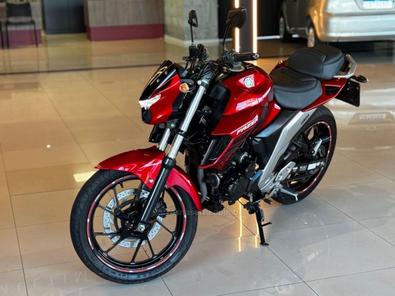 YAMAHA FAZER FZ25 2023/2023 GRIFFCAR MULTIMARCAS DOIS IRMÃOS / Carros no Vale