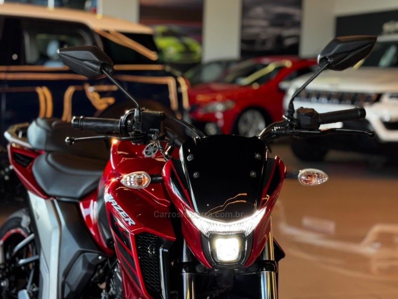 YAMAHA FAZER FZ25 2023/2023 GRIFFCAR MULTIMARCAS DOIS IRMÃOS / Carros no Vale