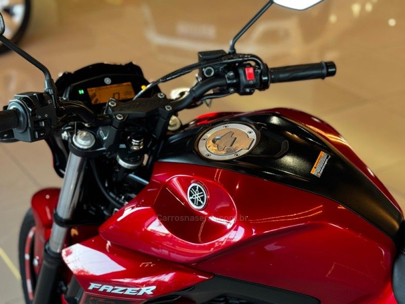 YAMAHA FAZER FZ25 2023/2023 GRIFFCAR MULTIMARCAS DOIS IRMÃOS / Carros no Vale