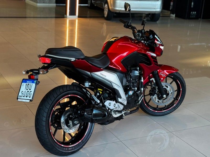YAMAHA FAZER FZ25 2023/2023 GRIFFCAR MULTIMARCAS DOIS IRMÃOS / Carros no Vale