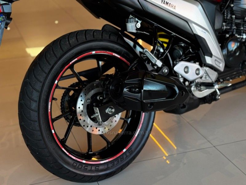 YAMAHA FAZER FZ25 2023/2023 GRIFFCAR MULTIMARCAS DOIS IRMÃOS / Carros no Vale