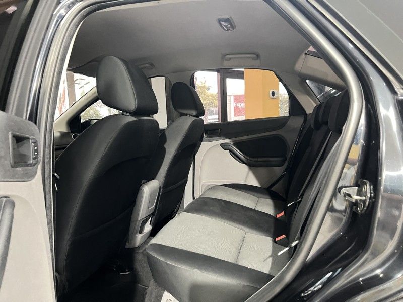 FORD FOCUS 1.6 GLX SEDAN 16V 2013/2013 PRIME MULTIMARCAS CAXIAS DO SUL / Carros no Vale