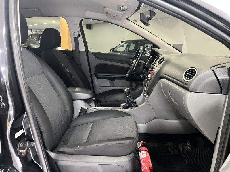 FORD FOCUS 1.6 GLX SEDAN 16V 2013/2013 PRIME MULTIMARCAS CAXIAS DO SUL / Carros no Vale