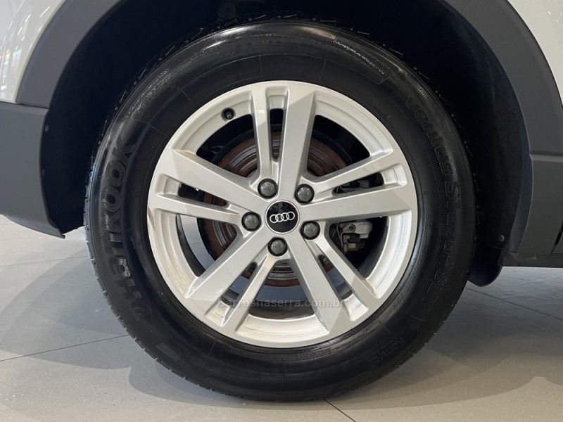 AUDI Q3 1.4 TFSI S TRONIC 16V 2021/2021 ÓTIMA CAR FLORES DA CUNHA / Carros no Vale