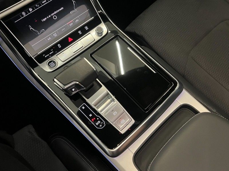 AUDI Q8 3.0 TFSI PERFORMANCE BLACK QUATTRO V6 24V S-TRONIC 2023/2023 ÓTIMA CAR FLORES DA CUNHA / Carros no Vale