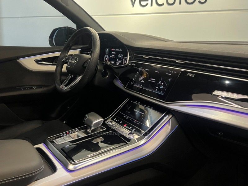 AUDI Q8 3.0 TFSI PERFORMANCE BLACK QUATTRO V6 24V S-TRONIC 2023/2023 ÓTIMA CAR FLORES DA CUNHA / Carros no Vale
