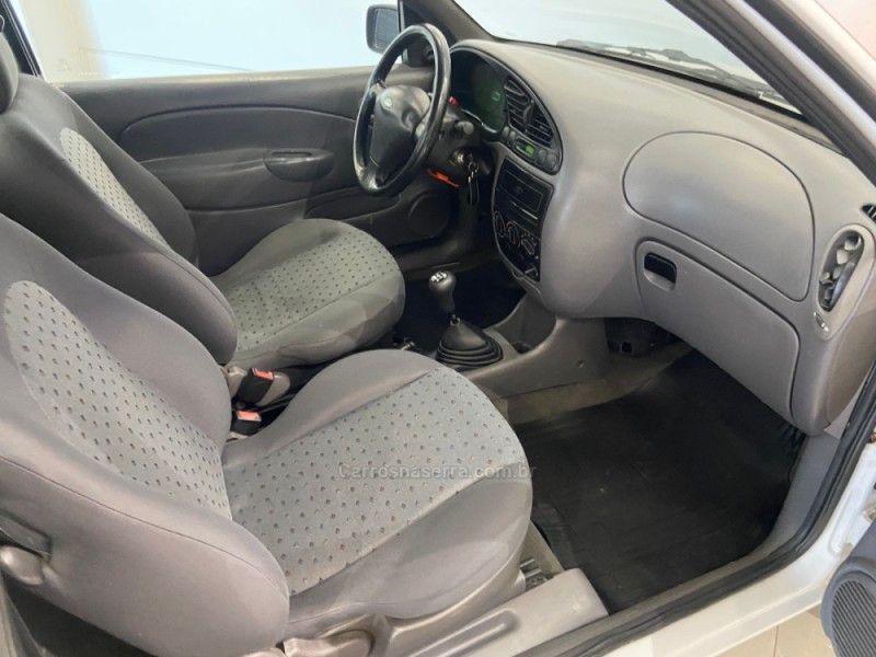 FORD COURIER 1.6 L 8V 2003/2004 ÓTIMA CAR FLORES DA CUNHA / Carros no Vale