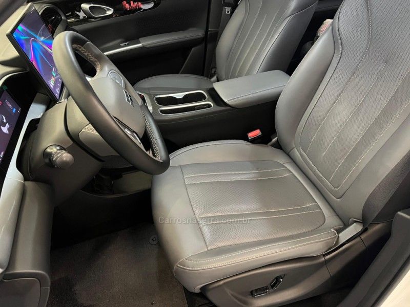 GEELY EX2 MAX 39,4 KW ELÉTRICO 2025/2026 ÓTIMA CAR FLORES DA CUNHA / Carros no Vale