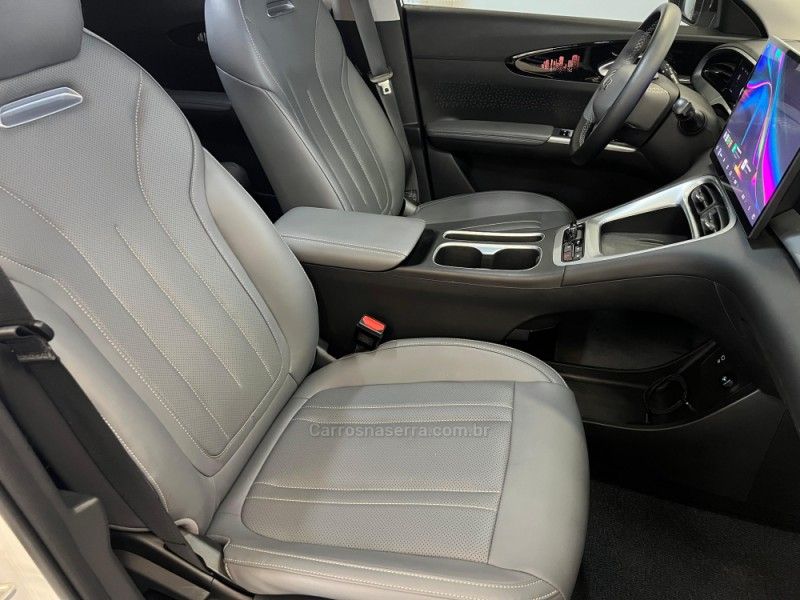 GEELY EX2 MAX 39,4 KW ELÉTRICO 2025/2026 ÓTIMA CAR FLORES DA CUNHA / Carros no Vale