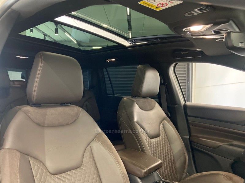 JEEP COMMANDER 2.0 OVERLAND T380 16V 4X4 TURBO 2022/2023 ÓTIMA CAR FLORES DA CUNHA / Carros no Vale JEEP COMMANDER 2.0 OVERLAND T380 16V 4X4 TURBO 2022/2023 ÓTIMA CAR FLORES DA CUNHA / Carros no Vale