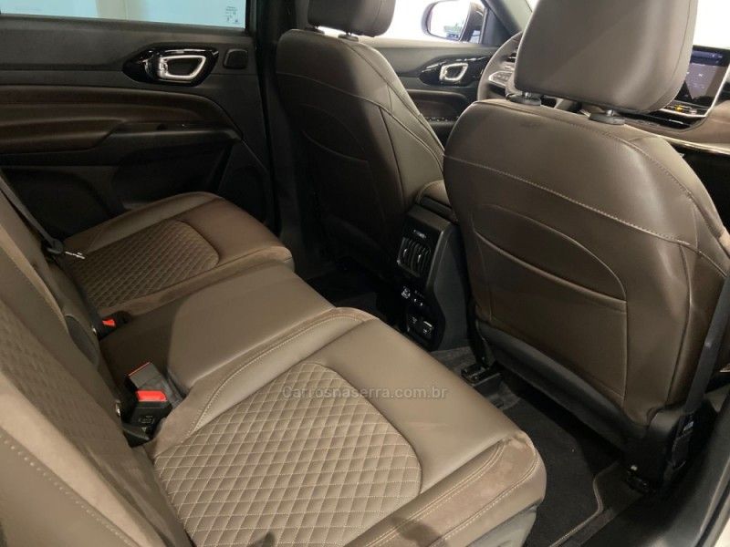 JEEP COMMANDER 2.0 OVERLAND T380 16V 4X4 TURBO 2022/2023 ÓTIMA CAR FLORES DA CUNHA / Carros no Vale JEEP COMMANDER 2.0 OVERLAND T380 16V 4X4 TURBO 2022/2023 ÓTIMA CAR FLORES DA CUNHA / Carros no Vale