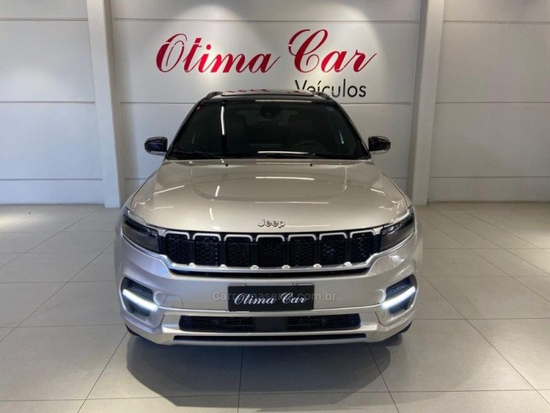 JEEP COMMANDER 2.0 OVERLAND T380 16V 4X4 TURBO 2022/2023 ÓTIMA CAR FLORES DA CUNHA / Carros no Vale