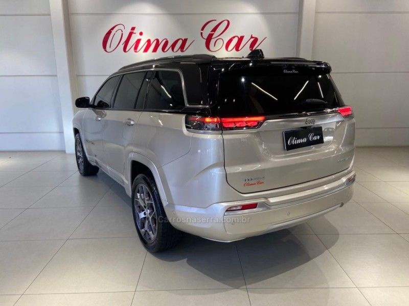 JEEP COMMANDER 2.0 OVERLAND T380 16V 4X4 TURBO 2022/2023 ÓTIMA CAR FLORES DA CUNHA / Carros no Vale