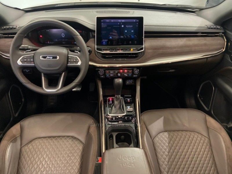 JEEP COMMANDER 2.0 OVERLAND T380 16V 4X4 TURBO 2022/2023 ÓTIMA CAR FLORES DA CUNHA / Carros no Vale