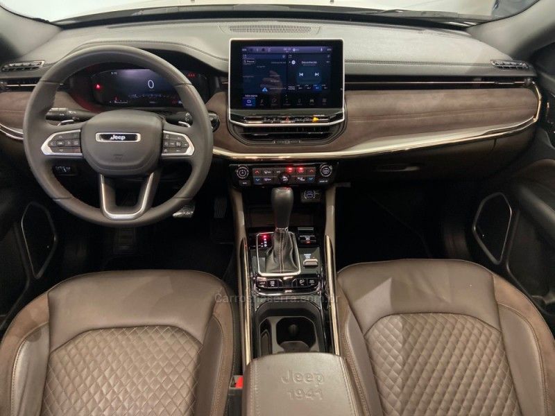 JEEP COMMANDER 2.0 OVERLAND T380 16V 4X4 TURBO 2022/2023 ÓTIMA CAR FLORES DA CUNHA / Carros no Vale JEEP COMMANDER 2.0 OVERLAND T380 16V 4X4 TURBO 2022/2023 ÓTIMA CAR FLORES DA CUNHA / Carros no Vale