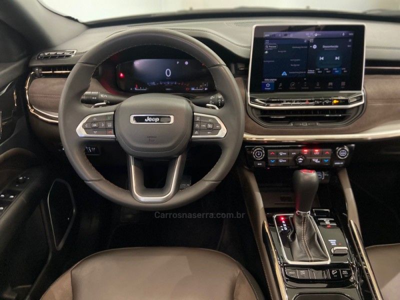 JEEP COMMANDER 2.0 OVERLAND T380 16V 4X4 TURBO 2022/2023 ÓTIMA CAR FLORES DA CUNHA / Carros no Vale JEEP COMMANDER 2.0 OVERLAND T380 16V 4X4 TURBO 2022/2023 ÓTIMA CAR FLORES DA CUNHA / Carros no Vale