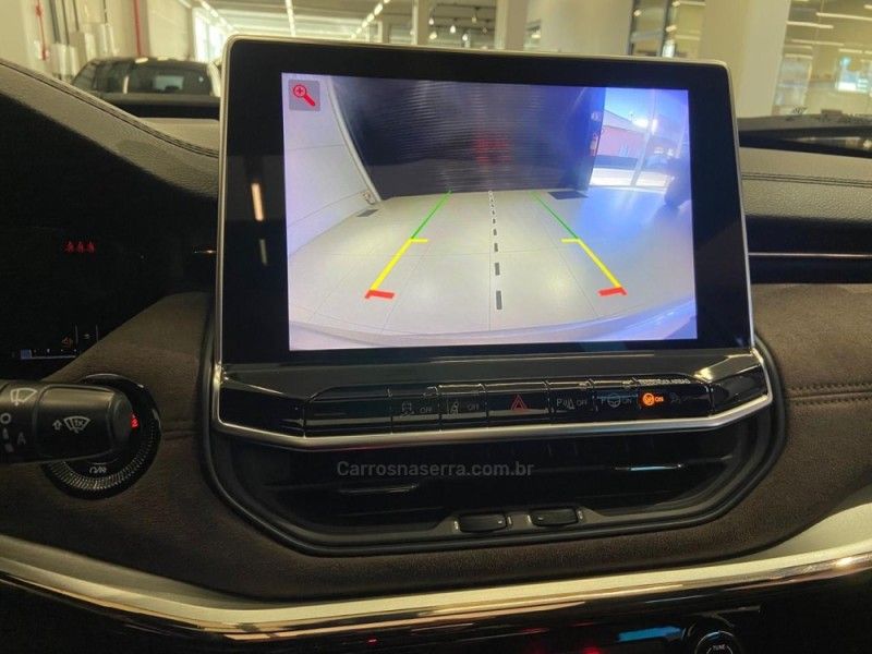 JEEP COMMANDER 2.0 OVERLAND T380 16V 4X4 TURBO 2022/2023 ÓTIMA CAR FLORES DA CUNHA / Carros no Vale