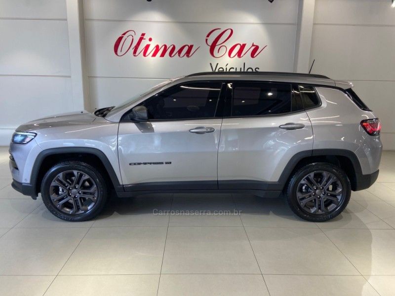 JEEP COMPASS 1.3 80 ANOS T270 16V TURBO 4X2 2021/2022 ÓTIMA CAR FLORES DA CUNHA / Carros no Vale JEEP COMPASS 1.3 80 ANOS T270 16V TURBO 4X2 2021/2022 ÓTIMA CAR FLORES DA CUNHA / Carros no Vale