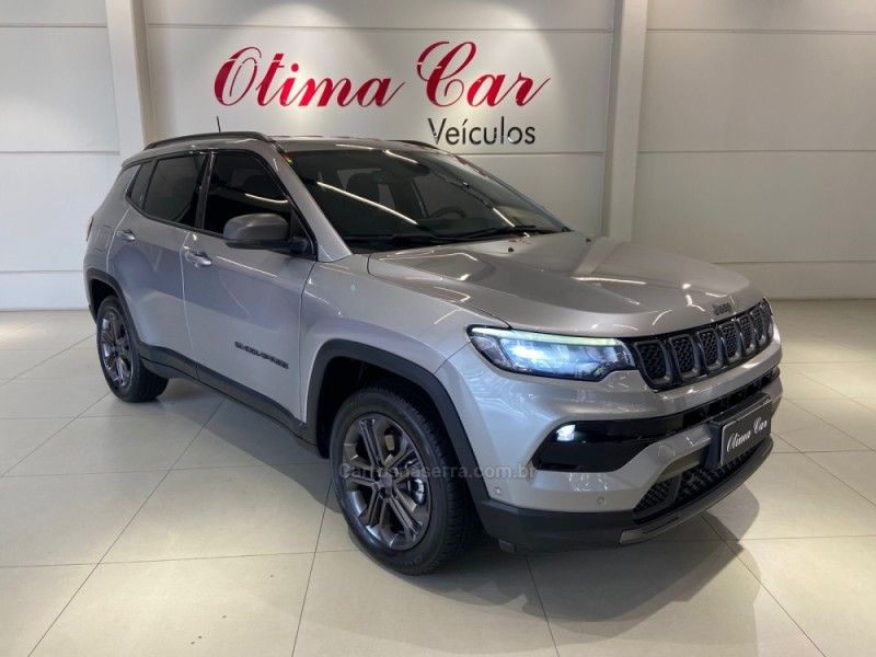 JEEP COMPASS 1.3 80 ANOS T270 16V TURBO 4X2 2021/2022 ÓTIMA CAR FLORES DA CUNHA / Carros no Vale JEEP COMPASS 1.3 80 ANOS T270 16V TURBO 4X2 2021/2022 ÓTIMA CAR FLORES DA CUNHA / Carros no Vale