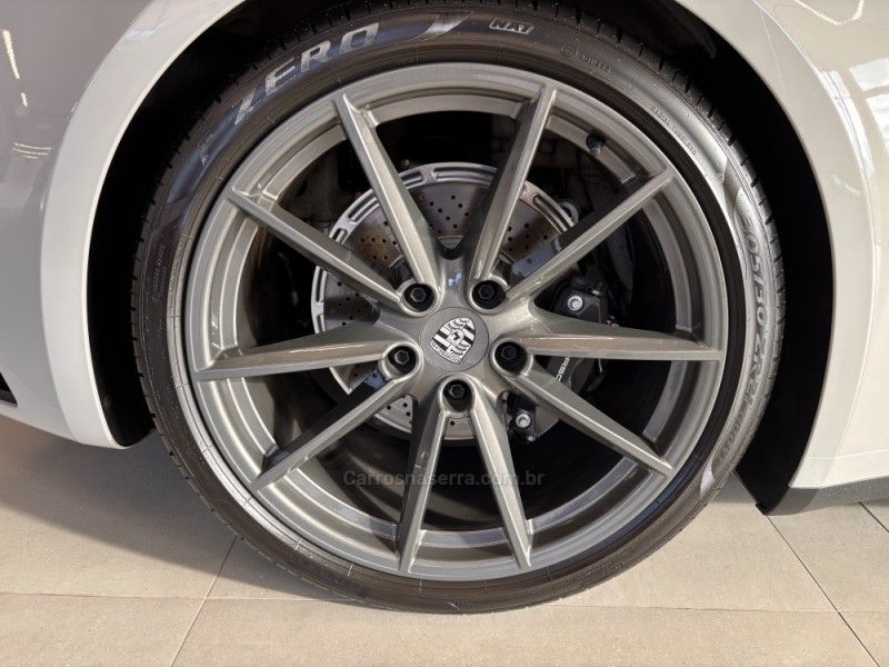 PORSCHE 911 3.0 CARRERA T COUPÉ 2024/2024 ÓTIMA CAR FLORES DA CUNHA / Carros no Vale