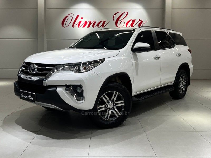 TOYOTA HILUX SW4 2.7 SRV 4X2 16V 7 LUGARES 2018/2019 ÓTIMA CAR FLORES DA CUNHA / Carros no Vale