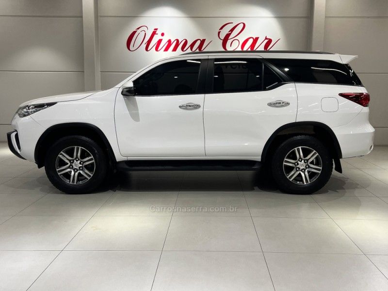 TOYOTA HILUX SW4 2.7 SRV 4X2 16V 7 LUGARES 2018/2019 ÓTIMA CAR FLORES DA CUNHA / Carros no Vale