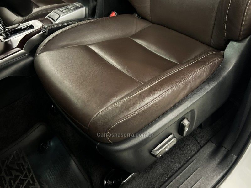 TOYOTA HILUX SW4 2.7 SRV 4X2 16V 7 LUGARES 2018/2019 ÓTIMA CAR FLORES DA CUNHA / Carros no Vale