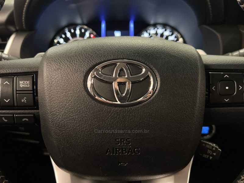 TOYOTA HILUX SW4 2.7 SRV 4X2 16V 7 LUGARES 2018/2019 ÓTIMA CAR FLORES DA CUNHA / Carros no Vale