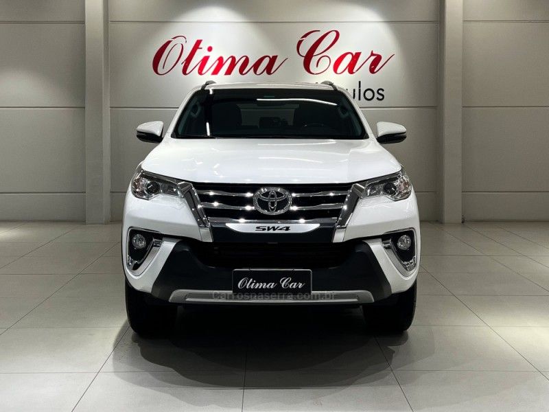 TOYOTA HILUX SW4 2.7 SRV 4X2 16V 7 LUGARES 2018/2019 ÓTIMA CAR FLORES DA CUNHA / Carros no Vale