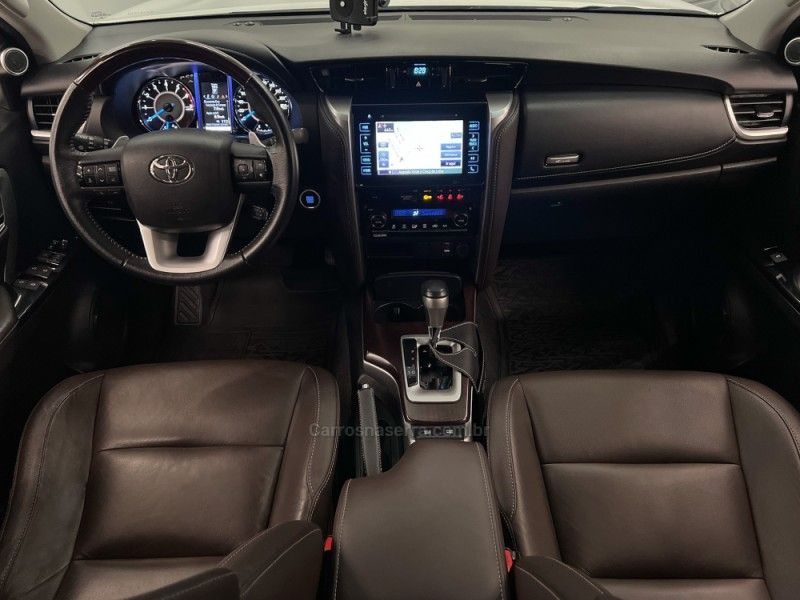 TOYOTA HILUX SW4 2.7 SRV 4X2 16V 7 LUGARES 2018/2019 ÓTIMA CAR FLORES DA CUNHA / Carros no Vale