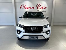 TOYOTA HILUX SW4 2.8 SRX 4X4 7 LUGARES 16V TURBO INTERCOOLER 2023/2024 ÓTIMA CAR FLORES DA CUNHA / Carros no Vale