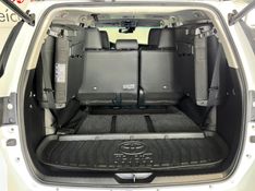 TOYOTA HILUX SW4 2.8 SRX 4X4 7 LUGARES 16V TURBO INTERCOOLER 2023/2024 ÓTIMA CAR FLORES DA CUNHA / Carros no Vale