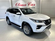 TOYOTA HILUX SW4 2.8 SRX 4X4 7 LUGARES 16V TURBO INTERCOOLER 2023/2024 ÓTIMA CAR FLORES DA CUNHA / Carros no Vale