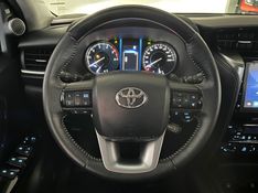 TOYOTA HILUX SW4 2.8 SRX 4X4 7 LUGARES 16V TURBO INTERCOOLER 2023/2024 ÓTIMA CAR FLORES DA CUNHA / Carros no Vale