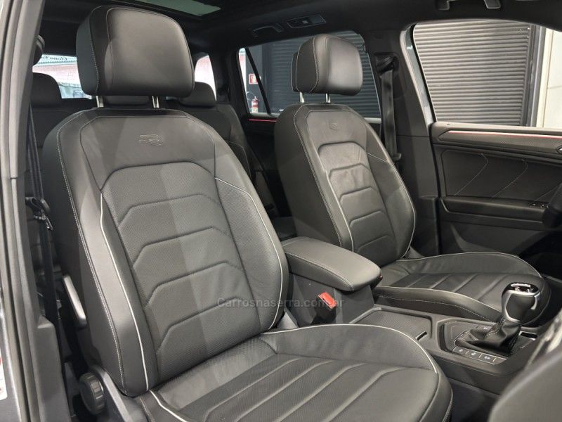VOLKSWAGEN TIGUAN 2.0 ALLSPACE R-LINE 300 TSI 2024/2024 ÓTIMA CAR FLORES DA CUNHA / Carros no Vale