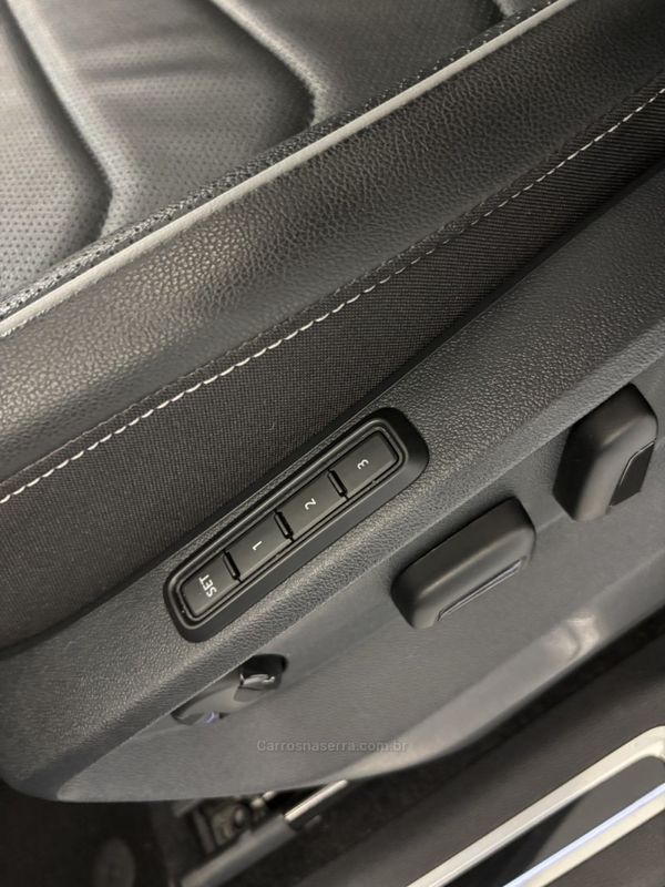 VOLKSWAGEN TIGUAN 2.0 ALLSPACE R-LINE 300 TSI 2024/2024 ÓTIMA CAR FLORES DA CUNHA / Carros no Vale