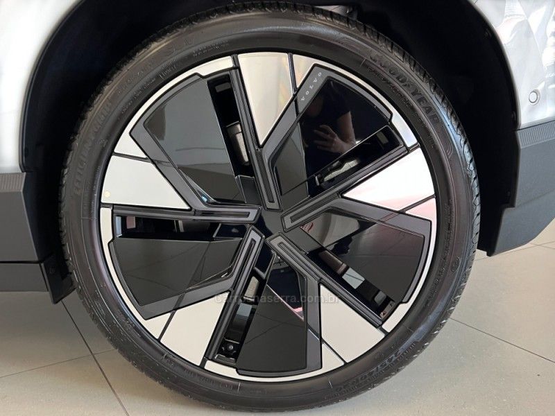 VOLVO EX30 ULTRA EXTENDED RANGE 2024/2025 ÓTIMA CAR FLORES DA CUNHA / Carros no Vale