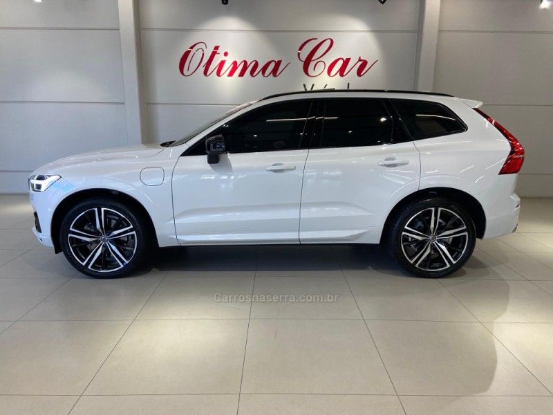 VOLVO XC60 2.0 T8 R DESIGN HYBRID 2019/2020 ÓTIMA CAR FLORES DA CUNHA / Carros no Vale
