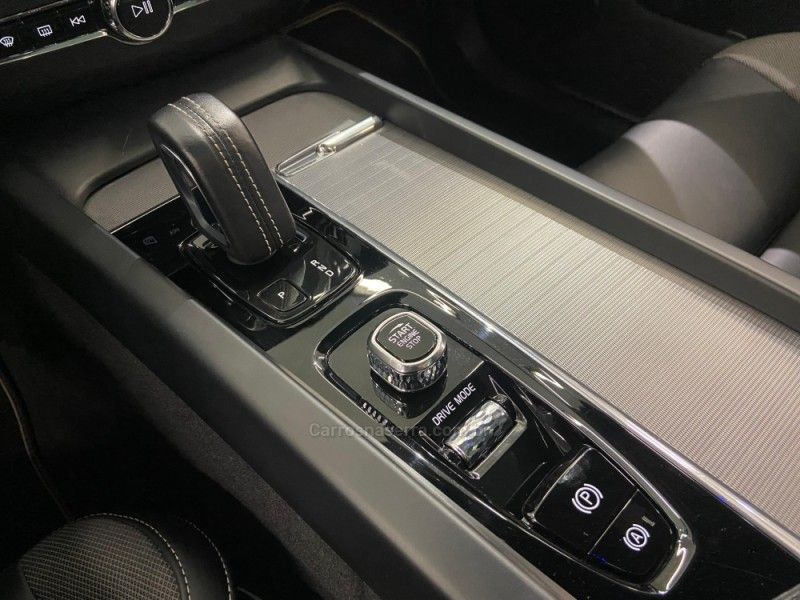 VOLVO XC60 2.0 T8 R DESIGN HYBRID 2019/2020 ÓTIMA CAR FLORES DA CUNHA / Carros no Vale