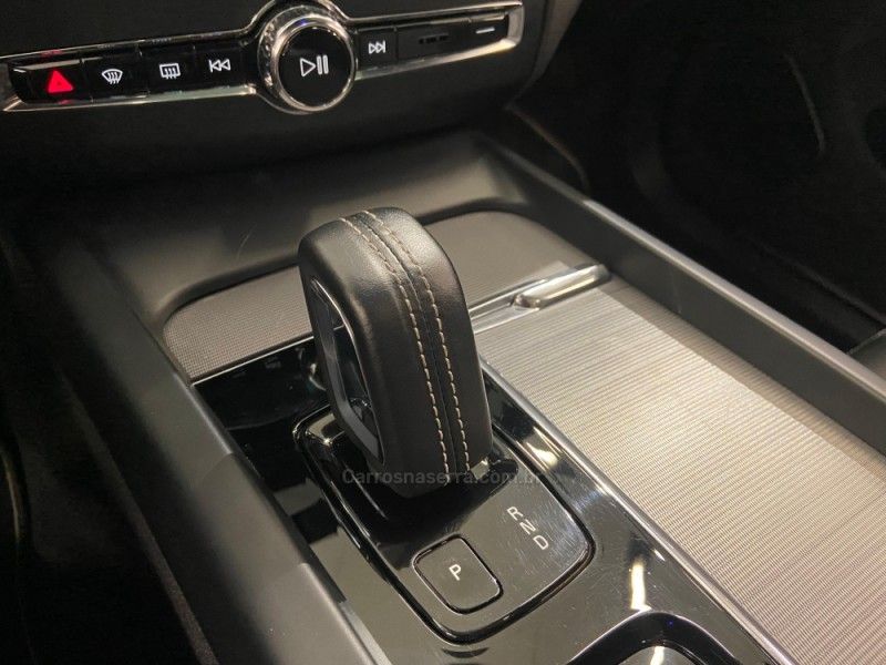 VOLVO XC60 2.0 T8 R DESIGN HYBRID 2019/2020 ÓTIMA CAR FLORES DA CUNHA / Carros no Vale