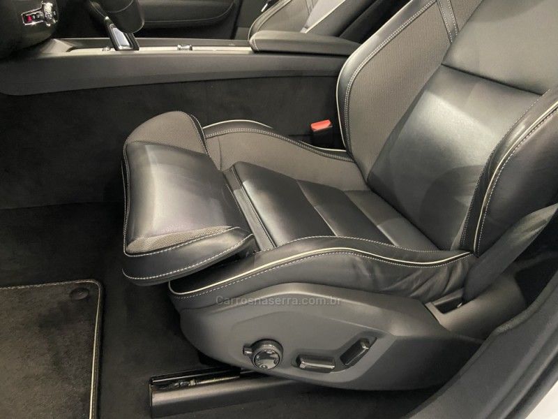 VOLVO XC60 2.0 T8 R DESIGN HYBRID 2019/2020 ÓTIMA CAR FLORES DA CUNHA / Carros no Vale