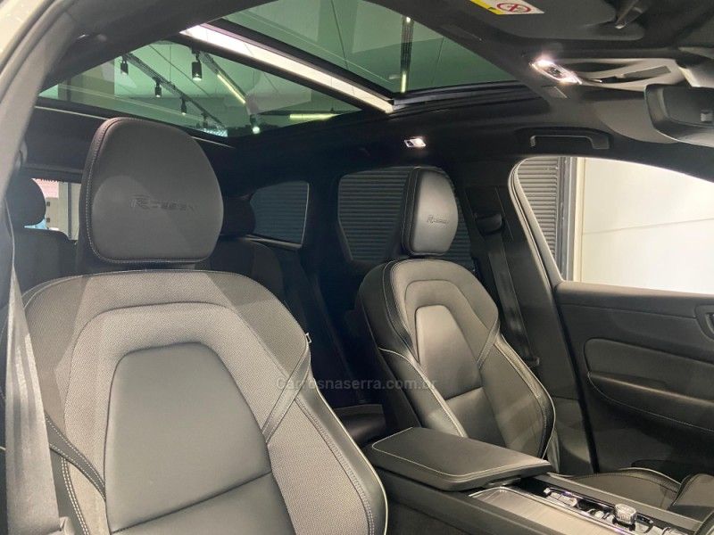 VOLVO XC60 2.0 T8 R DESIGN HYBRID 2019/2020 ÓTIMA CAR FLORES DA CUNHA / Carros no Vale