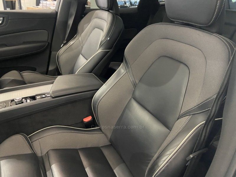 VOLVO XC60 2.0 T8 R DESIGN HYBRID 2019/2020 ÓTIMA CAR FLORES DA CUNHA / Carros no Vale