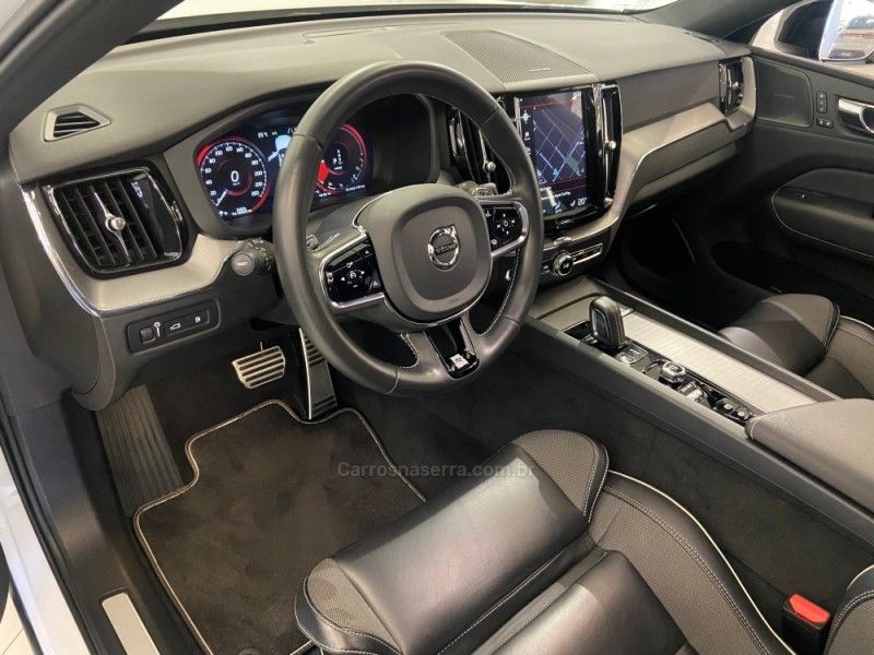 VOLVO XC60 2.0 T8 R DESIGN HYBRID 2019/2020 ÓTIMA CAR FLORES DA CUNHA / Carros no Vale