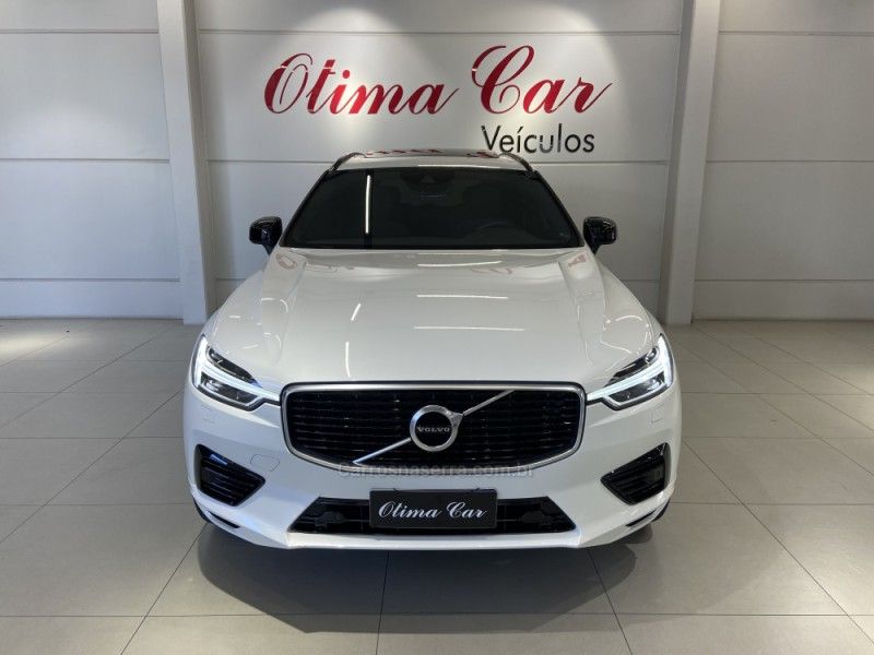 VOLVO XC60 2.0 T8 R DESIGN HYBRID 2019/2020 ÓTIMA CAR FLORES DA CUNHA / Carros no Vale