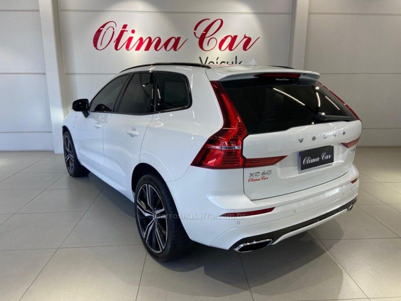 VOLVO XC60 2.0 T8 R DESIGN HYBRID 2019/2020 ÓTIMA CAR FLORES DA CUNHA / Carros no Vale