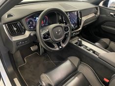 VOLVO XC60 2.0 T8 R DESIGN HYBRID 2019/2020 ÓTIMA CAR FLORES DA CUNHA / Carros no Vale