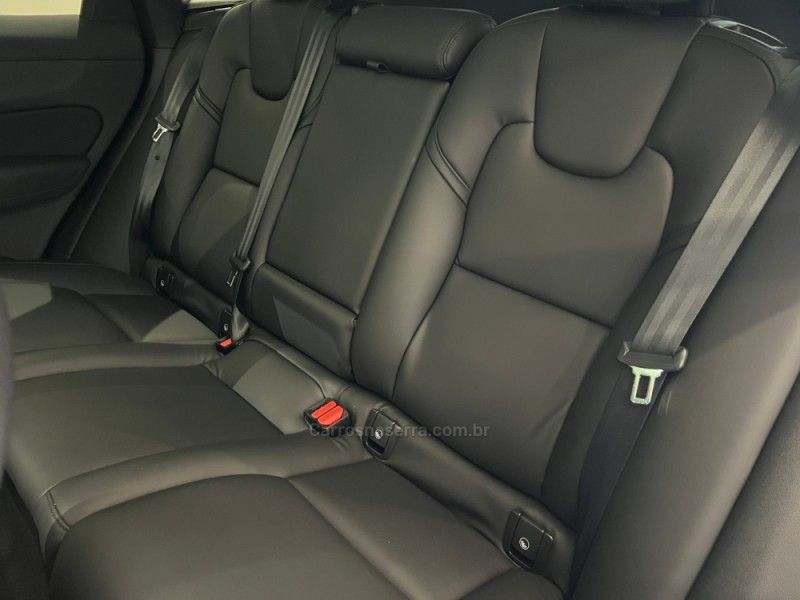 VOLVO XC60 2.0 T8 RECHARGE PLUS AWD HIBRIDO 2025/2026 ÓTIMA CAR FLORES DA CUNHA / Carros no Vale